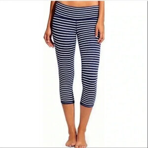 Athleta Chaturanga Cropped Leggings Purple & White Small EUC​​